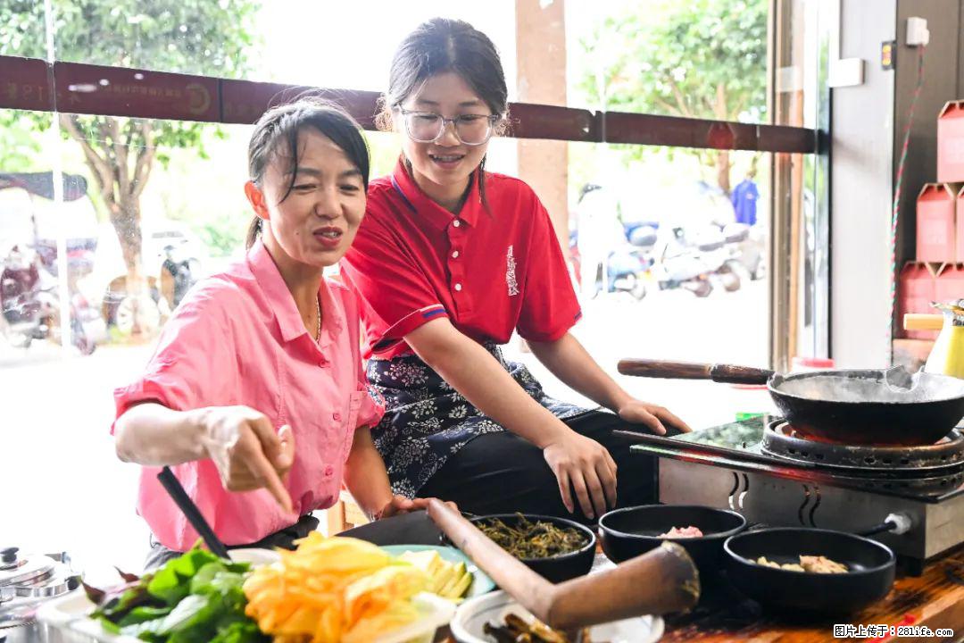 全网追的“扁担女孩”，找了一份暑假工，时薪12元 - 湛江生活资讯 - 湛江28生活网 zhanjiang.28life.net